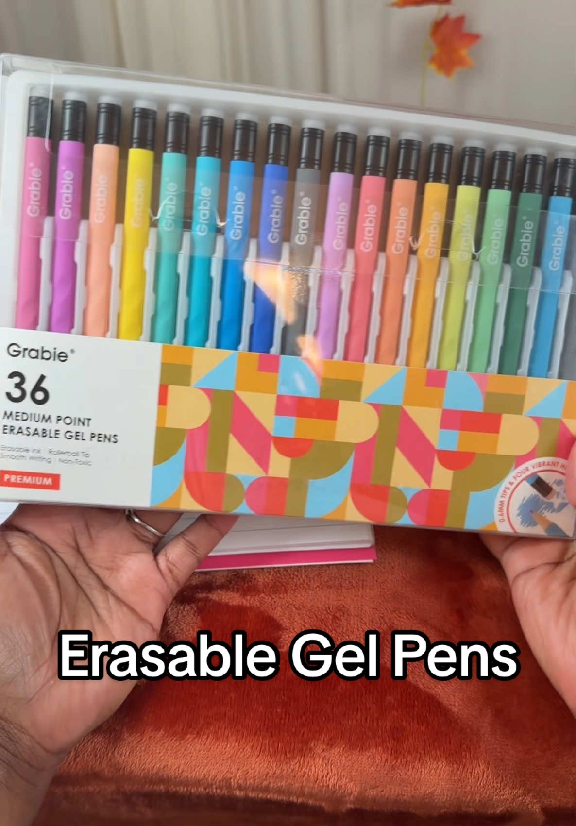 An erasable gel pen!? YES PLEASE! 🍁🍂 @grabieofficial #grabie #gelpens #erasablegelpens #pens #writing 