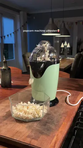 Healthy popcorn want er hoeft geen olie bij, echt top!!  #popcorn #popcornmaker #popcornmachine 
