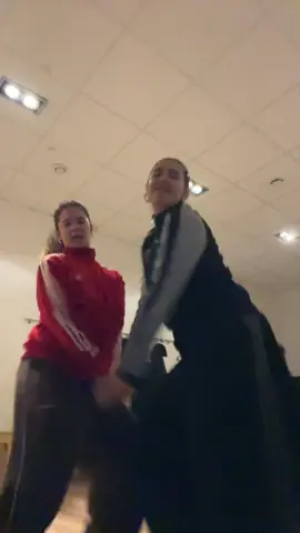 Dc: @Zoe Baptiste & @zarabaptiste 😝❤️ #dance #thongsong #friends #fyp 