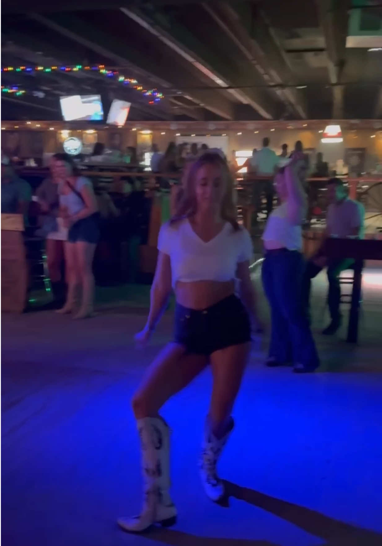 imma spin, don’t mind me #foryou #jumanji #dance #linedance #nashvillepalace 