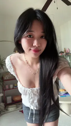 BM girl on campus 💋 Tiny top, low-waist jeans, messy hair, and iced coffee in hand — who said school can’t be a runway? 😌🎒 #bmstyle #schooloutfit  #OOTD #coquetteaesthetic  