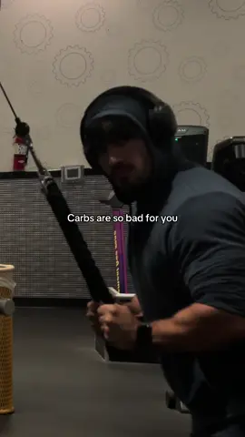 Stop cutting carbs thinking it’ll make you lean. You don’t need super high protein either—0.8g per lb is plenty. Carbs aren’t the problem, overeating is. Stay in a deficit, keep your carbs high for energy + performance, and you’ll actually build muscle while dropping fat DM”READY” for 1 on 1 coaching  #bodybuilding#transformation#weightloss#cut
