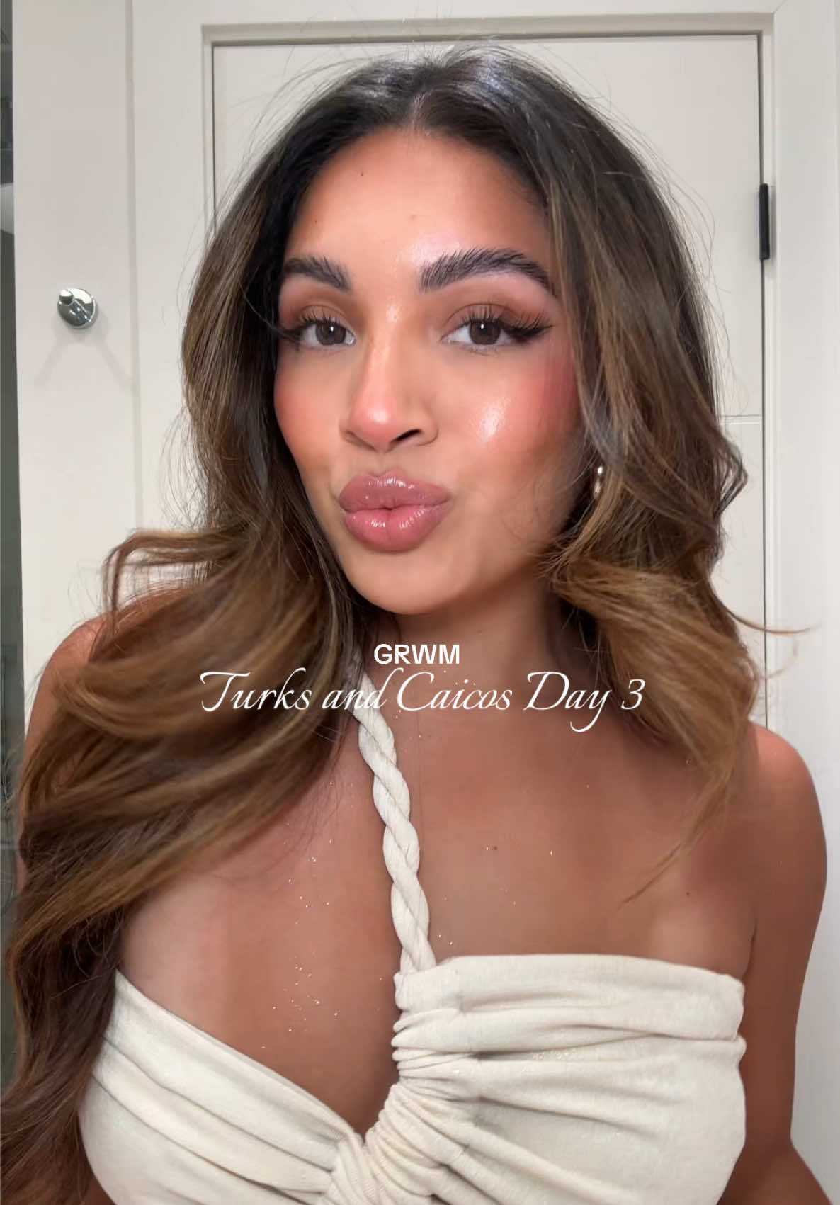 GRWM night 3 🐚// @ILIA Beauty  @Tower 28 Beauty  @Hourglass Cosmetics  @Charlotte Tilbury  @Benefit Cosmetics  @Westman-Atelier  @NYX Professional Makeup  @maccosmetics @M.A.C Cosmetics Store  @Physicians Formula @ArdellBeauty  @Maybelline NY  @makeupforever @MakeUpForEverUSA  @Summer Fridays  Dress: @MÉLANITHELABEL  #makeuptutorial #beachglam #nightoutmakeup #OOTD #makeuplook 