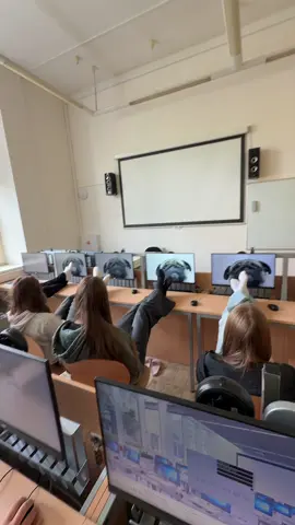 Oblíbená aktivita holek z 1. A 🤪 #obchodkaslany #fyp #school @_ivety2 @emmaroubalova @❹❹❹ 