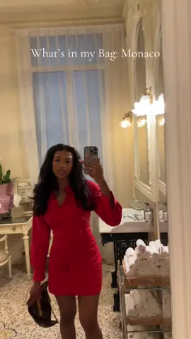 What’s in my bag  @Fenty Beauty @maccosmetics  I need a lip liner tracker please and thanks 