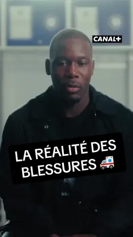 🚑 Quand ton attaquant se blesse juste après son arrivée 🤒 La série Le Club à retrouver en exclusivité sur l’app CANAL 🖥️ #sportstiktok 