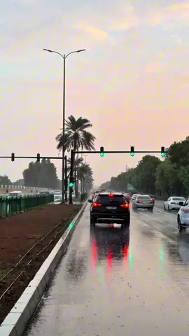 سحابة وعدّت .. والمطر رحب بالعين 💜 #مدينة_العين #مطر #explore #creatorsearchinsights #alain 