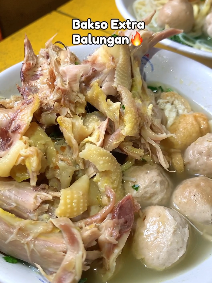 MasyaAllah Tabarakallah..  Haiiii semuaaa..  Terimakasih banyak buat kakak kakak online kuuu di sini sudah membantu meramaikan warung bapak kami,, entah itu yg dekat, ataupun kakak kakak online kuu yg sudah jauh jauh dr Jogja, Purworejo, Magelang Kota, Sawangan, dan masih banyak lagiii..  terimakasih juga untuk orang orang baik yg sudah meliput, memvideo, memposting, ataupun berkomentar dengan ulasan yg positif tentang warung bapak kami. semoga Allah membalas semua kebaikan kakak kakak semuaaa dengan kebaikan kebaikan yg berlipat ganda yaaa kakak kakak online kuuu 🤗🤗🤗🤗 tak lupaaa juga kami meminta maaf, banyak kurang nya dari kami,  entah itu dari tempat yg kurang memadai, tempat duduk yg masih kurang,, ataupun dr pelayanan kami dalam melayani kakak kakak online kuu tercintaaa 🤗😊🙏🏻 saran dan kritik yg membangun sangat kami harapkan demi kemajuan bersama yaa kakak 😊🤗🙏🏻 nahhh, mungkin masihh ada yg penasaran nihh, apa aja sih menu dr warung kami..?  warung bakso ayam kampung pak kino hanya menjual menu makanan utama 