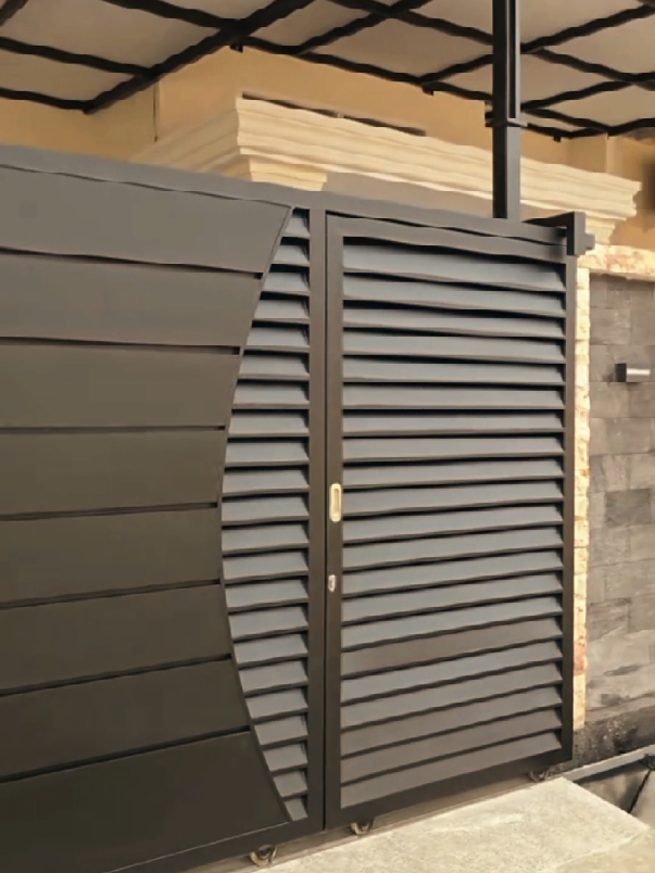 Mau bikin pagar rumah minimalis modern atau klasik yang harga terjangkau? tapi bingung cari tukang? Tenang... Bengkel Las Tirta Utama Karya solusinya WA 085395812999 #pagarminimalis #pagarminimalismodern .