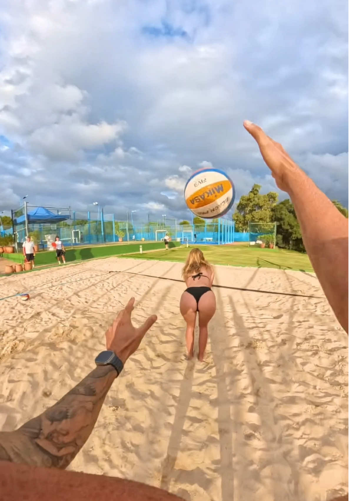 Ball control level: Mallorca mode unlocked 🍑🎯🏐 #beachvolleyball #volleyball #voleidepraia #insta360 #insta360x4 @insta360 official 