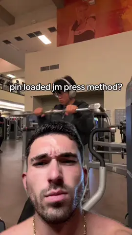 New Optimal Tricep Exercise 😳  Dm me “Me” To Get In The Best Shape Of Your Life 🐺  Dm me “Scale” To Start Or Scale Your Online Coaching Business 📲  @ekkovisionclothing Code “Wolf”  @ekkovision Code “Wolf” (Gym Stuff) #tricep #triceps #workout #pushday 