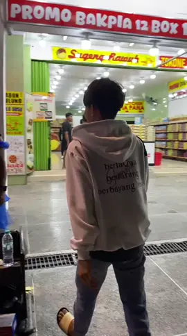 wikiwikiwikwik ewerewerewer samlam buat mas Ambon#malioboro #titiknolkmjogja #pengamenmalioboro #fyp 