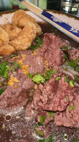 #creatorsearchinsights Trying 2 new Thai dishes: boat noodles and chicken kapow. Have you eaten Thai boat noodles or kapow? #eating #thaifood #boatnoodle #kapow 