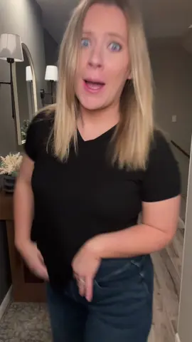 Halara girl - these are SO comfy!! #halara #halaratiktokshop #halarajeanschallenge @Halara_official #midsizefashion #midsizemom 