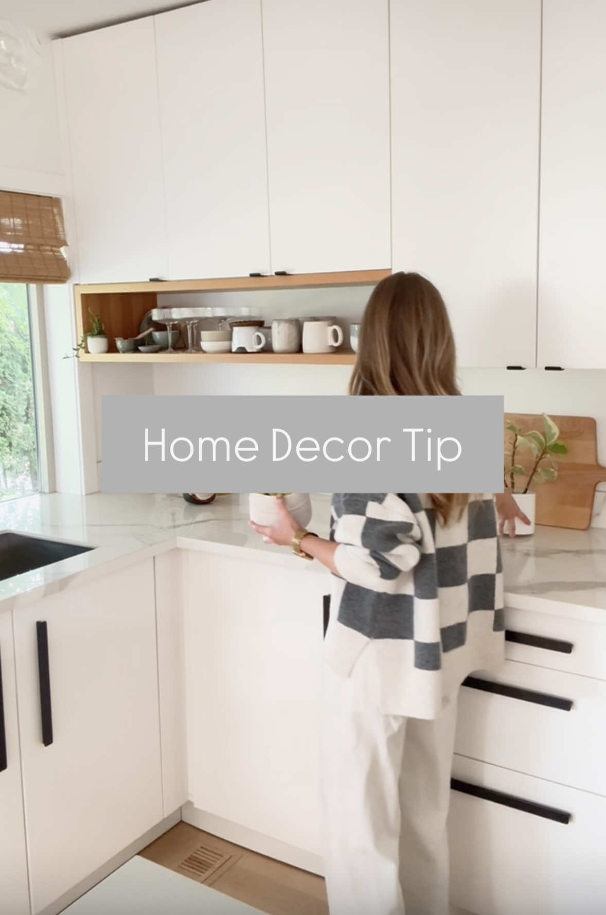 Just add plants 🪴. Plants are my go to, to add texture, colour & life to a space!  #plantslover #plantlove #homedecorinspo #homedecorinspiration #designtipsandtricks 