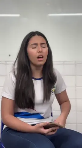 NÃO ME CANSO DE LOUVAR ESSE HINO!❤️‍🔥 o maior vilão sou eu- @Sarah Beatriz #fyp #omaiorvilaosoueu #cover #escola #viral 