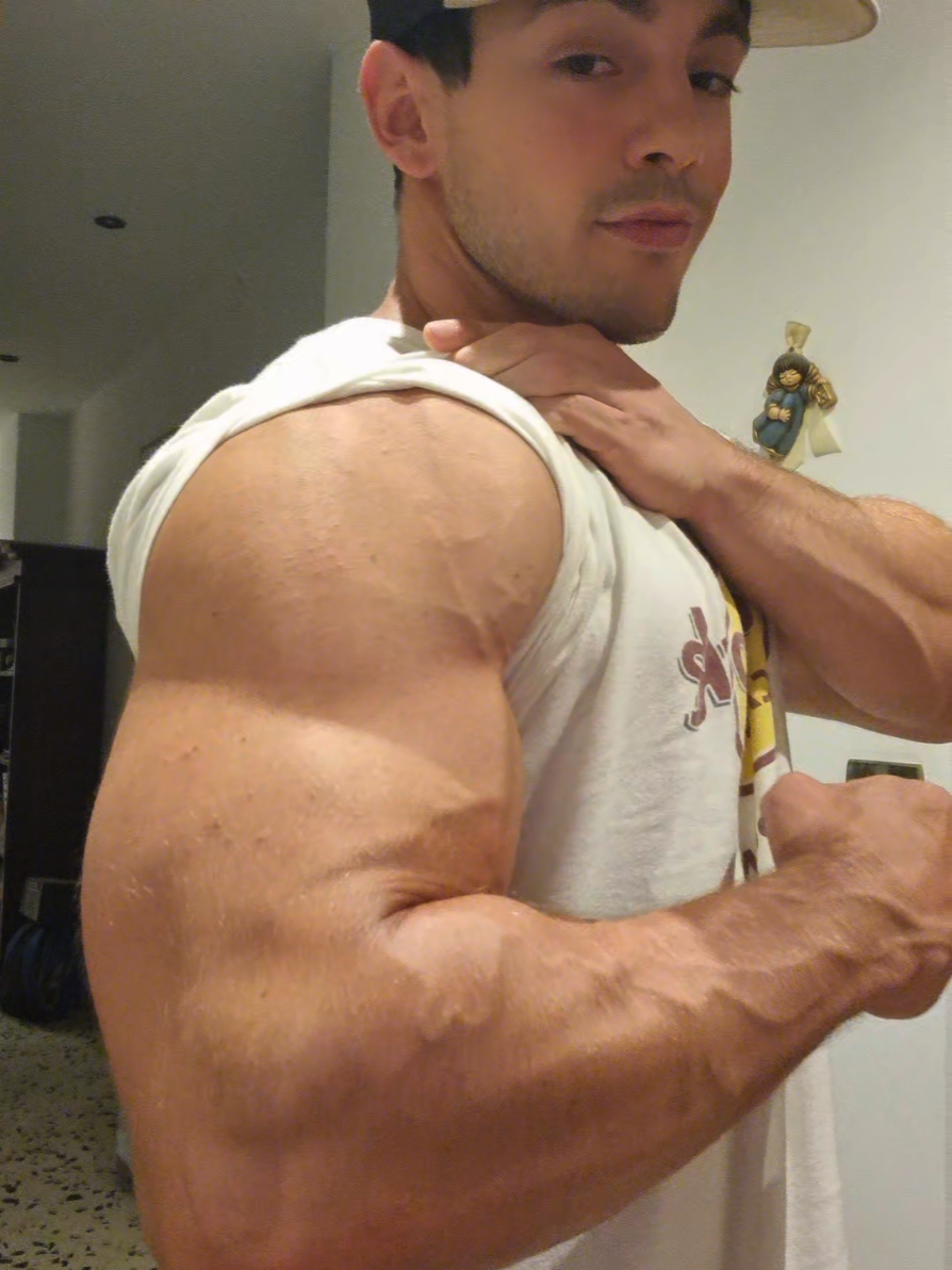 let me help you  #biceps #arms #veins #abs #gym 