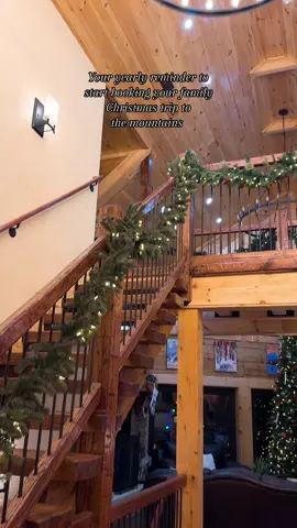 We go to Gatlinburg every December and it’s the BEST. 🎅🏻✨🎁🦌☃️❄️ Now is the perfect time to start booking! Cabin rentals go quick. #gatlinburgtennessee #christmas #christmasvacation 