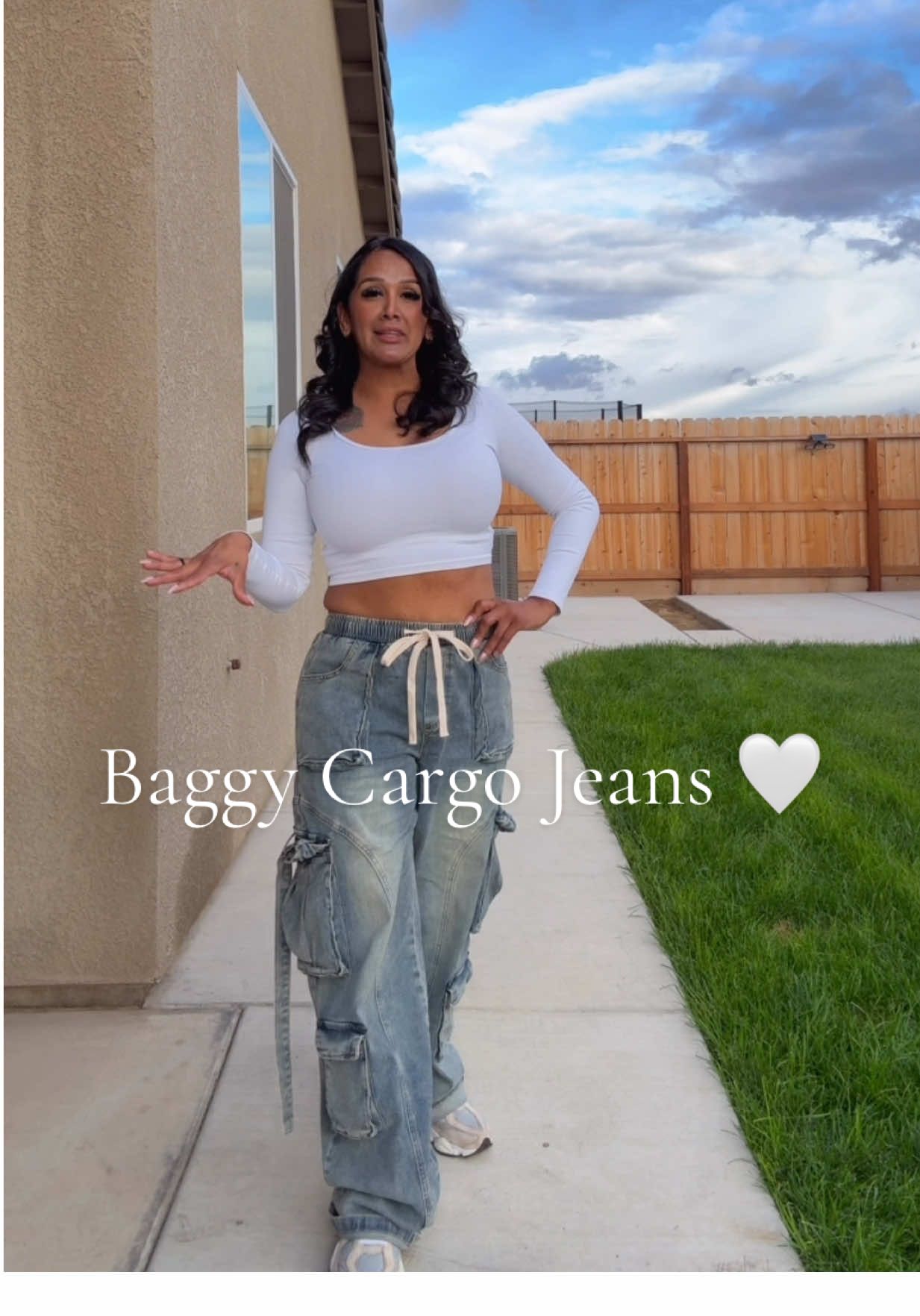 I loooove these jeans and this whole look so much! Def my style #fyp #cargojeans #OOTD #tiktokshopcreatorpicks #buynow 