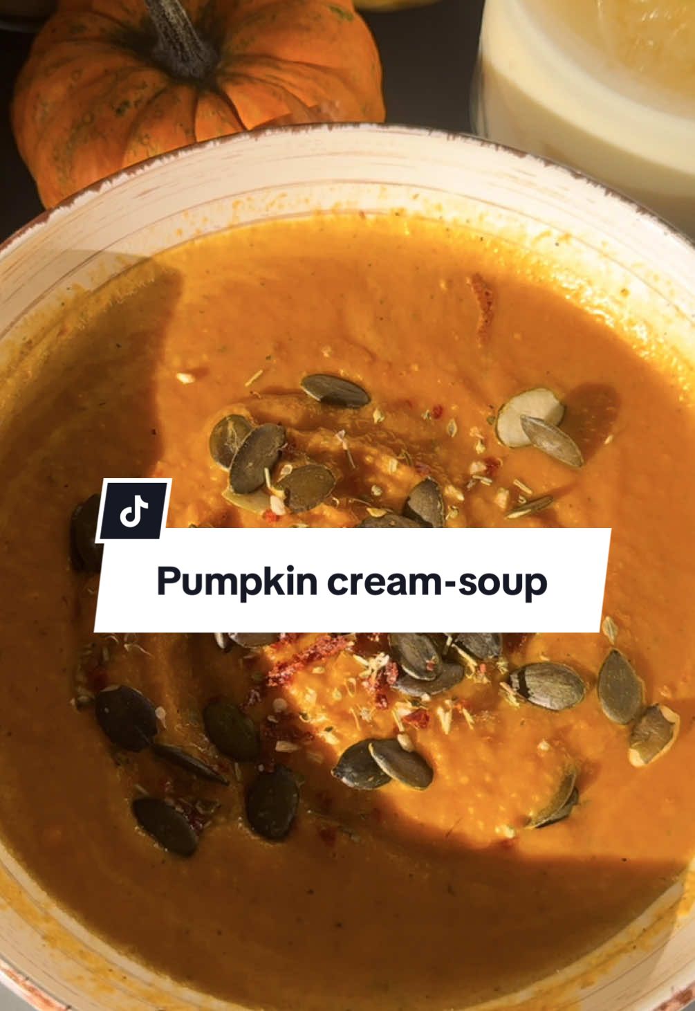 🍂 Autumn officially arrived in my kitchen! 🎃 Pumpkin cream soup from the air fryer. You’ll need: 1 pumpkin, 3 carrots, 2 colored onions, a couple tomatoes 🍅, 1 big garlic clove, olive oil with your favorite oregano-salt spices, butter & cream. 🥄 Tastes amazing with crispy mozzarella toasts! 🧀✨ 💬 What pumpkin recipes do you make at home? Share your ideas — let’s cook together! 🍁 #tomatosoup #pumpkin #kürbis #airfryerfrau #creamsoup 