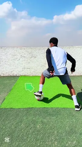 قولي في التعليقات المهارة دي بالنسبة لك صعبه ولا متوسطة ياعالمي وهختار لاعيبة اتابعهم..🏃‍♂️🚀⚽️ . #عمر_شاهيين #omar_shaheen #fyp #f #explorer #عمر_شاهين #شاهين_اكاديمي #كرةقدم #كرةقدم⚽ #افضل_صانع_محتوي_رياضي_عمر_شاهين #foryou #foryoupage #مهارات_كرة_القدم #footboal 