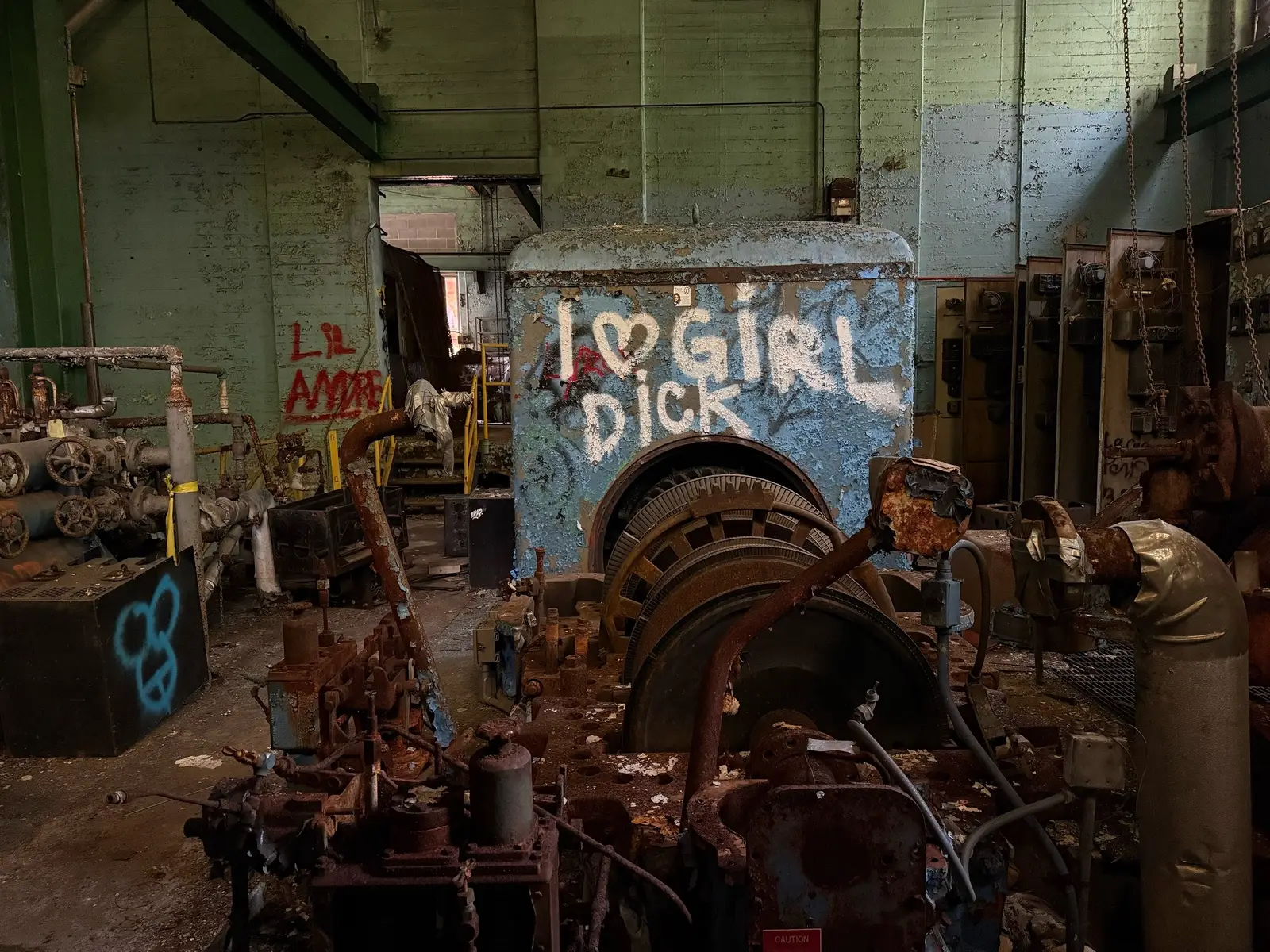 #urbex #abandoned #explorepage✨️ #outside #targetaudience 