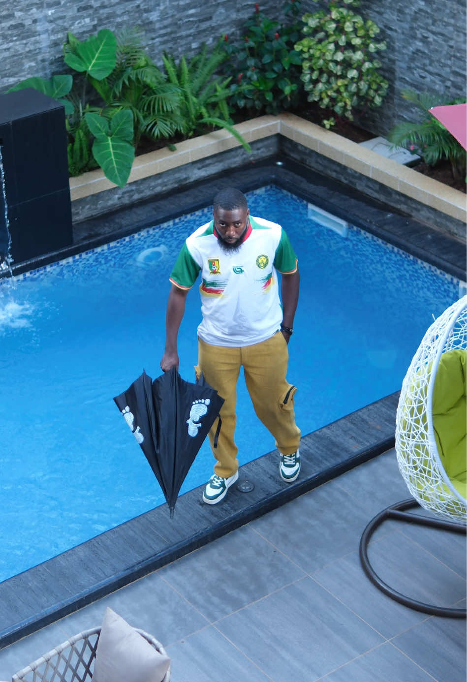 Je viens du Continent🇨🇲 et toi? 🔥   Cc: @Himra , @Ninho     Site : @AJ3 LUXURY HOME (appartement meublé luxueux) @Njoya Ajara      Styliste: @Junior_Zeus Style    🎥: @Micka  #moctarthedancer #cotedivoire🇨🇮 #camerountiktok🇨🇲    