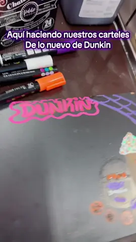 Hoy nos tocó hacer los carteles de Dunkin Donuts me encanta hacer esto #nuevosproductos #latte #dunkindonuts #halloween #donas 
