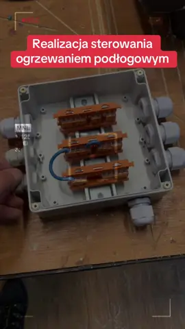 Realizacja sterowania podłogówką z wykorzystaniem prostych regulatorów Ospel Analog + 6 pętli grzewczych #chytrachata #elektryka #ogrzewanie #dom 