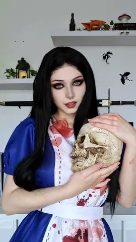 Wonderland changed me... 🖤 How do you like my new alice cosplay? #alicecosplay #alicemadnessreturns #cosplay #cosplaytransition #halloweencostume 
