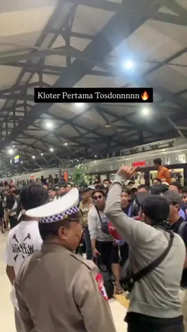 kloter pertama sudah sampai Surabaya  #awaydays #thejakmania #bonek #persebaya #persija 