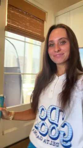 When my Alani can matches my outfit💅🏻💅🏻💅🏻 @Alani Nu Ambassadors @Alani Nutrition #alaninuambassador #alaninutrition #fyp #OOTD 