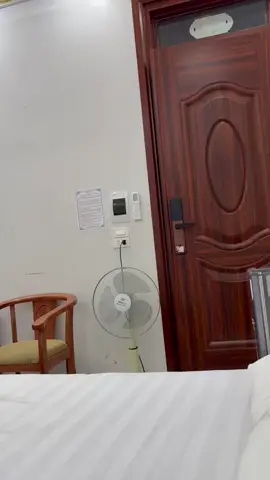 em đi nhầm phòng #tanpham #gaixinh #giaitri #xuhuongtiktok 