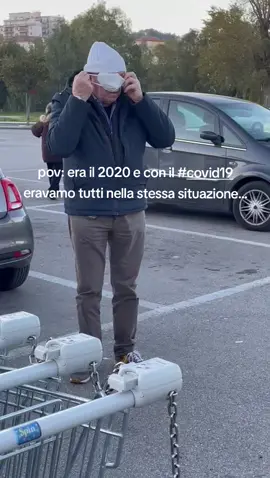 quando alla fine si mette il cappello sugli occhi..così non vedeva niente proprio più #covid19 #nonno #divertente #funny #mascherina 