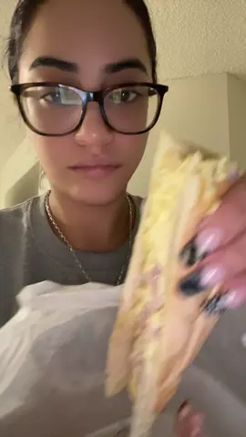 She eats 👇🏼#desayuno#gm#fyp#eater 