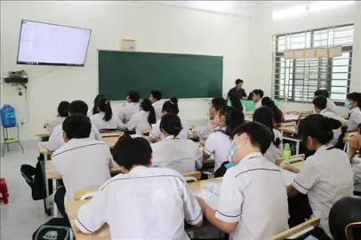 “Đang bế quan ôn thi, ai rủ đi chơi là phạm đạo, ai nhắn tin là tâm ma!” 📚😤 #tutien #hocsinh #fyp