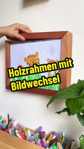 Suchst du ein persönliches Geschenk? 🎁 Der Holzrahmen mit Bildwechsel ist ideal für Eltern, Großeltern & Kinderkunst-Liebhaber – praktisch & wunderschön! 💕 #Geschenkidee #Kinderkunst #Holzrahmen #Elternliebe #Wohnideen 