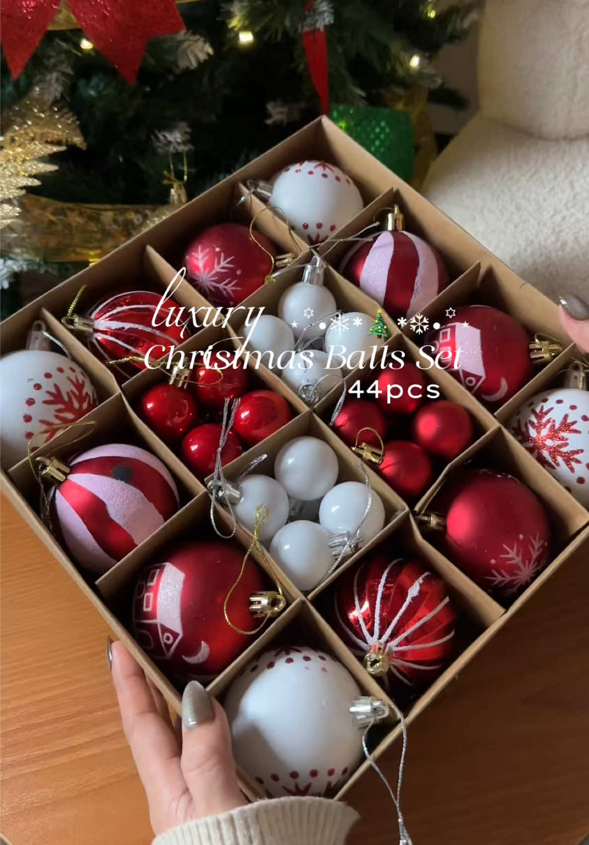 red is the color of Christmas! 🥰🎄affordable Christmas balls set ❣️☃️ #christmasballsset #christmasdecor #luxuryballsset #christmasornaments