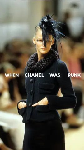 Chanel Couture Fall 1999 show by Karl Lagerfeld  #chanel #punkfashion #couture #karllagerfeld #kolroy 