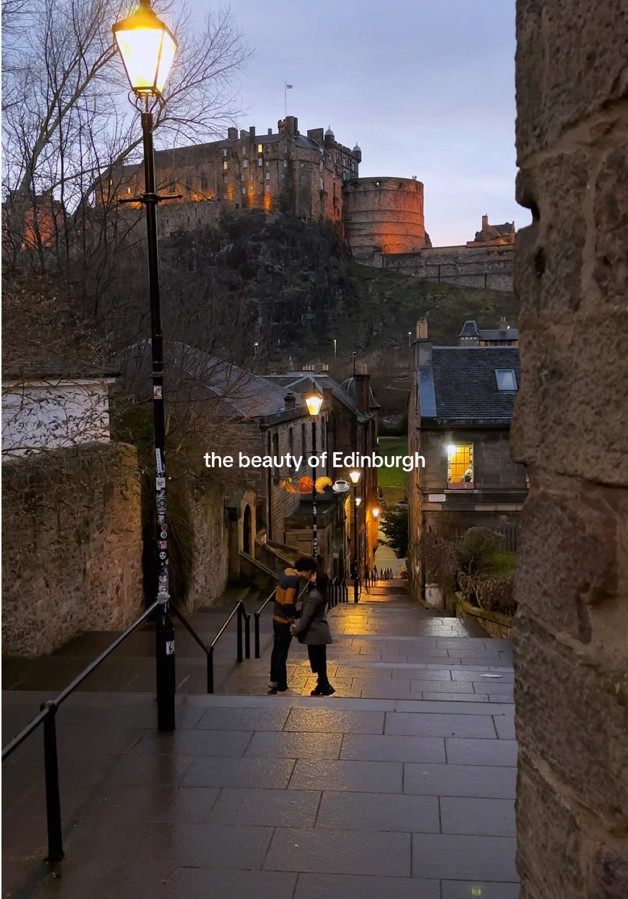 This city needs to be on your autumn bucket list 🍁 Edinburgh turns into pure magic this time of year — cobblestone streets covered in golden leaves, cozy cafés with the smell of cinnamon, and misty mornings that make the castle look straight out of a movie ✨ Here’s your mini guide for an autumn escape to Edinburgh: 🏰 What to see: • Edinburgh Castle at sunset — the view is unreal • Dean Village — a fairytale corner just 10 minutes from the city centre • Victoria Street — inspiration for Diagon Alley, all dressed in fall colours • Arthur’s Seat — hike up for panoramic views and that perfect autumn light ☕️ Where to warm up: • The Milkman Café for coffee with a view • Elephant House — where J.K. Rowling wrote the first Harry Potter chapters • The Dome — if you’re visiting closer to November, it’s already dressed for Christmas 🍂 What to do: • Stroll through Princes Street Gardens • Explore Stockbridge Market on a Sunday • Take a ghost tour at dusk (it’s spooky season, after all 👻) 💡 Tips: • Best months: late September to early November • Bring layers — the weather changes fast • Book hotels early, especially for weekends Save this for your next autumn city break ✨