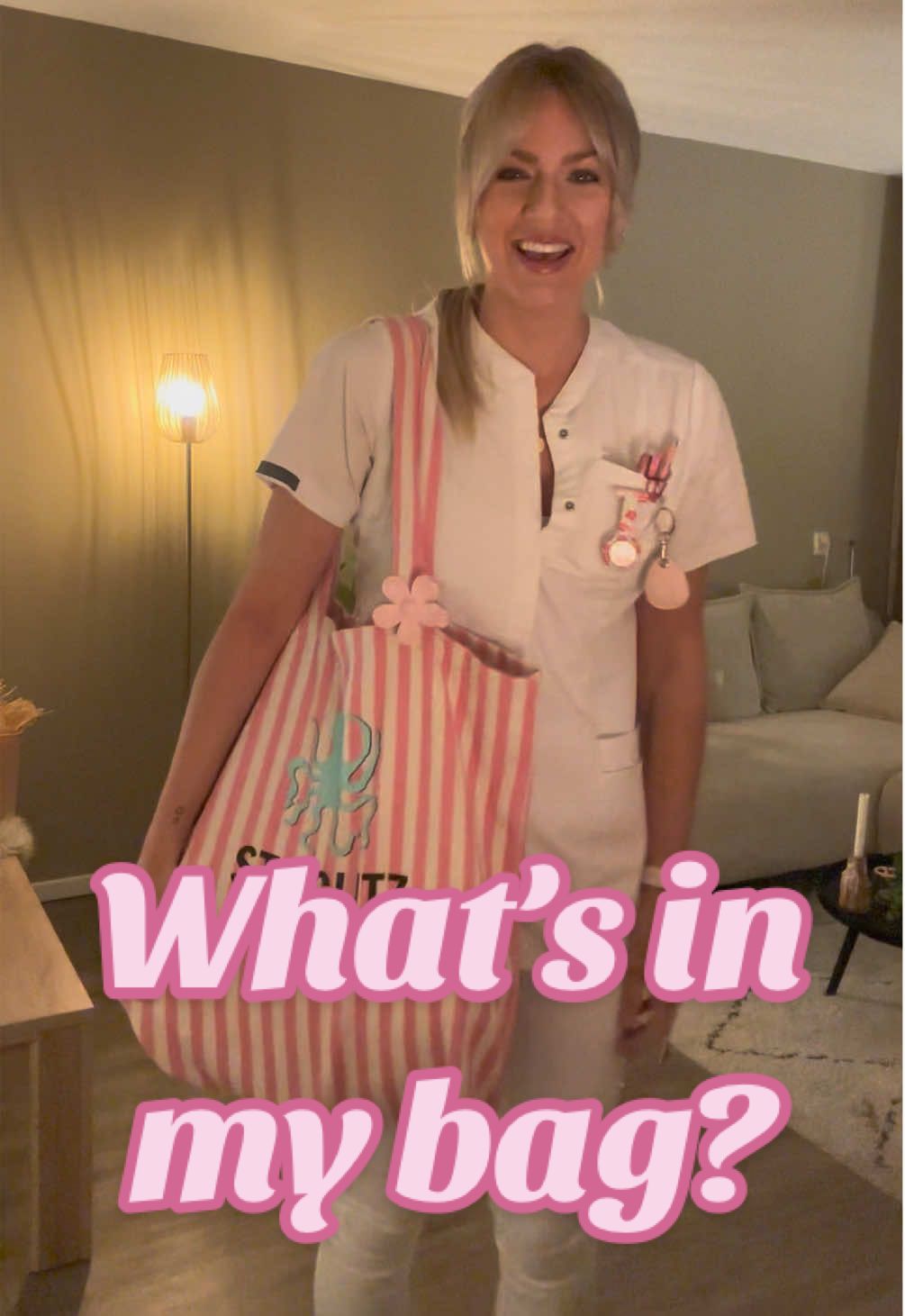 Tas waar ga je met Rose naartoe 😂💕 #whatsinmybag #verpleegkundige #ouderenzorg #dementie #roseindezorg 