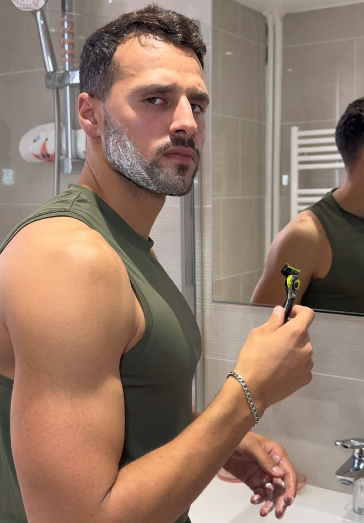 Pourquoi on a tous cette tête sans barbe ?! #couple #humour 