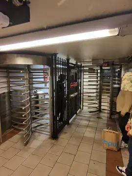 I payed my fare 🫶 #subway #nofunnyshxttv #comedy 