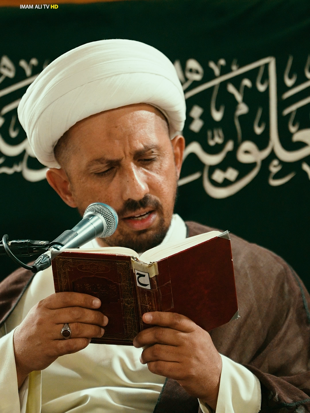 أكفٌّ تُرفَعُ توسُّلًا وإيمانًا #فضائية_العتبة_العلوية_المقدسة⁩  #العتبة_العلوية_المقدسة