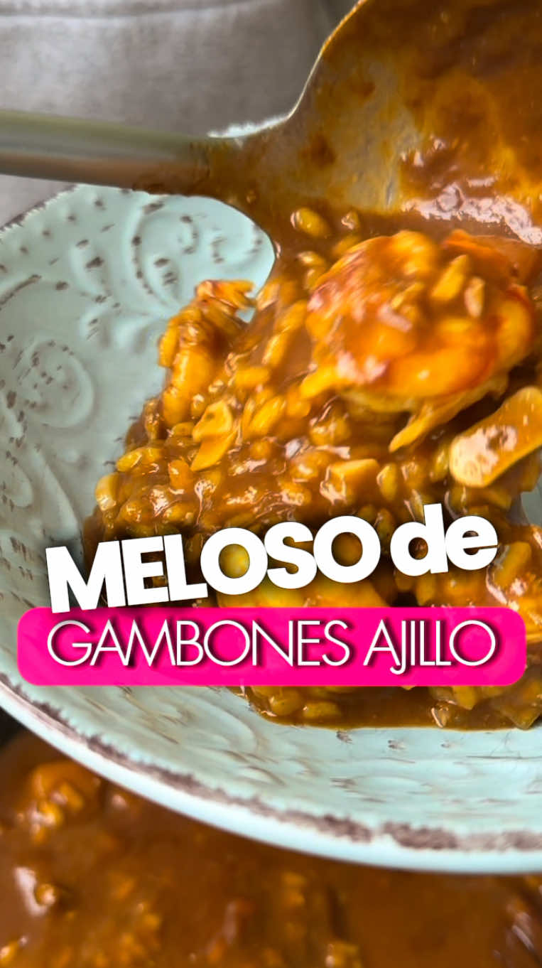 Publī- Arroz meloso de gambones y sepia al ajillo  (👇Etiqueta a quien te lo debe🤣) INGREDIENTES para 2 adultos⁣ ⁣ ▪️180 gr. de arroz Categoría Extra con D.O.  Arroz de Valencia de Arroz Dacsa ▪️1 sepia limpia mediana (300 gr.)  ▪️10 gambones medianos ▪️1 tomate pera mediano ▪️1/2 pimiento verde italiano ▪️1 cebolla morada mediana ▪️4 ajos ▪️1 cdta. de pimentón dulce  ▪️Aove ▪️100 ml. de vino blanco para cocinar ▪️1 sobrecillo de azafrán ▪️Sal fina (al gusto) ▪️Fumet de pescado 🔸Tiempo de cocción 👉 16 min. 🔸Proporción fumet/arroz 👉 4:1 (4 medidas de fumet por 1 de arroz).  🔸Intensidad del fuego 👉 5-6 minutos fuego intenso, resto moderado. 🔸Sal 👉 Gambones, sofrito y fumet. 🔻Si te ha gustado la receta, comenta y guárdatela por si más adelante la necesitas ✔️👇🎯 〰️〰️〰️〰️〰️〰️〰️〰️〰️〰️〰️〰️ Más recetas de arroces en 👉 @arrocesconestilo 〰️〰️〰️〰️〰️〰️〰️〰️〰️〰️〰️〰️ #recetas #cocinamediterranea #arroz #cocinasaludable #gourmet