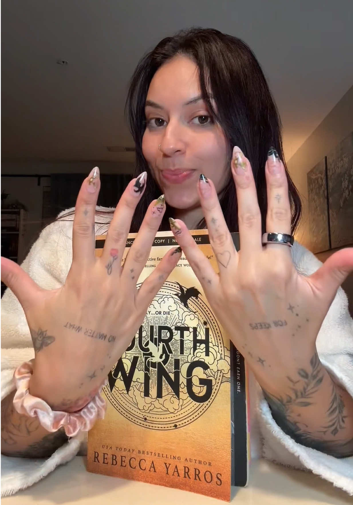 a lil nail refresh 🐉🖤💛🪄📖🌟 guys these are literally press ons can u BELIEVE????!!?!!!??? #fourthwing #fourthwingnails 