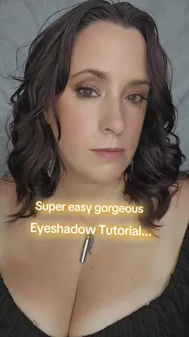 Looking for a super easy gorgeous eyeshadow tutorial? I got you!  #easytutorial #easyeyeshadow #easy #easyeyeshadow #hoodedeyes 
