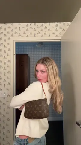 Obsessed with this wallpaper 