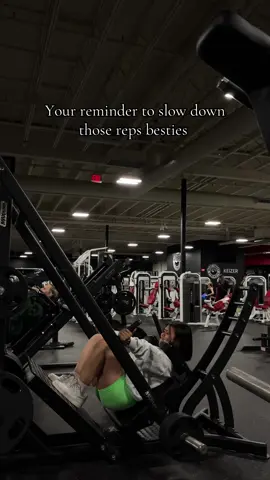 Pendulum is kicking my 🍑 but you can see the gains 🙇🏻‍♀️ #bylilibet #pendulumsquat #fyp #legdayworkout #GymTok 