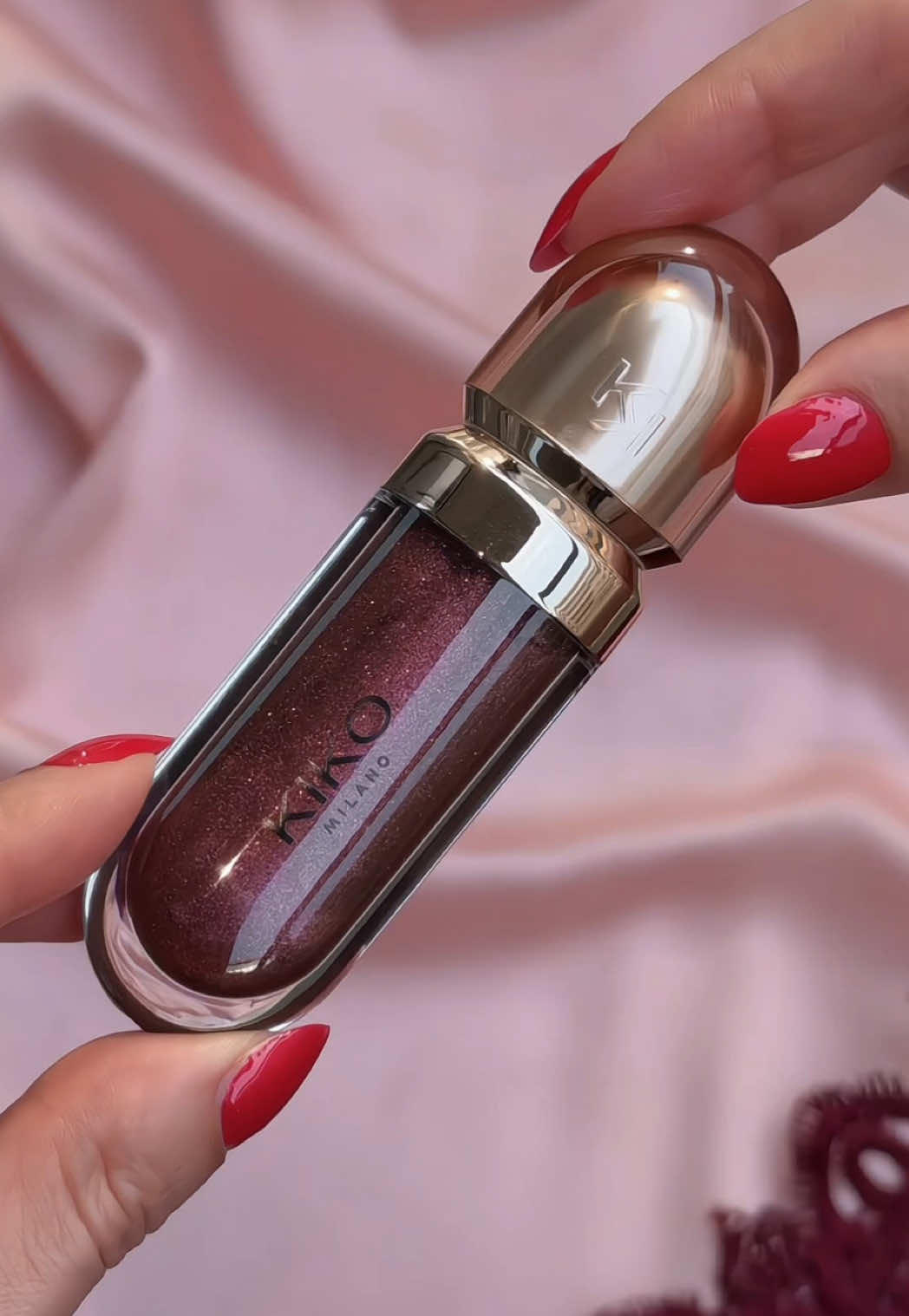 The perfect fall lip gloss doesn’t exist? Kiko Milano 3D Hydra Lipgloss in shade 44 Disruptive Brown proved me wrong 🍂🤎 Creamy, plumping, zero stickiness and that rich brown glow that screams autumn lips. fall lip gloss • brown lip gloss • Kiko Milano lip gloss • non sticky lip gloss • gloss for fall makeup  #kikomilano #fallmakeup #lipglossswatch #brownlipgloss #makeupjunkie  